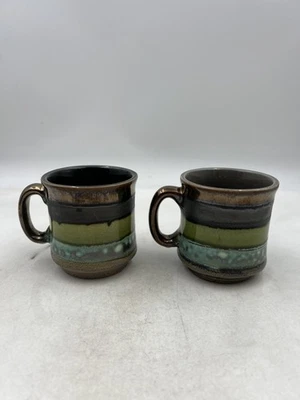 Juego de 2 tazas de cerámica artística de estudio hechas a mano de gres esmaltado verde Vepa firmadas Foto 1 de 4