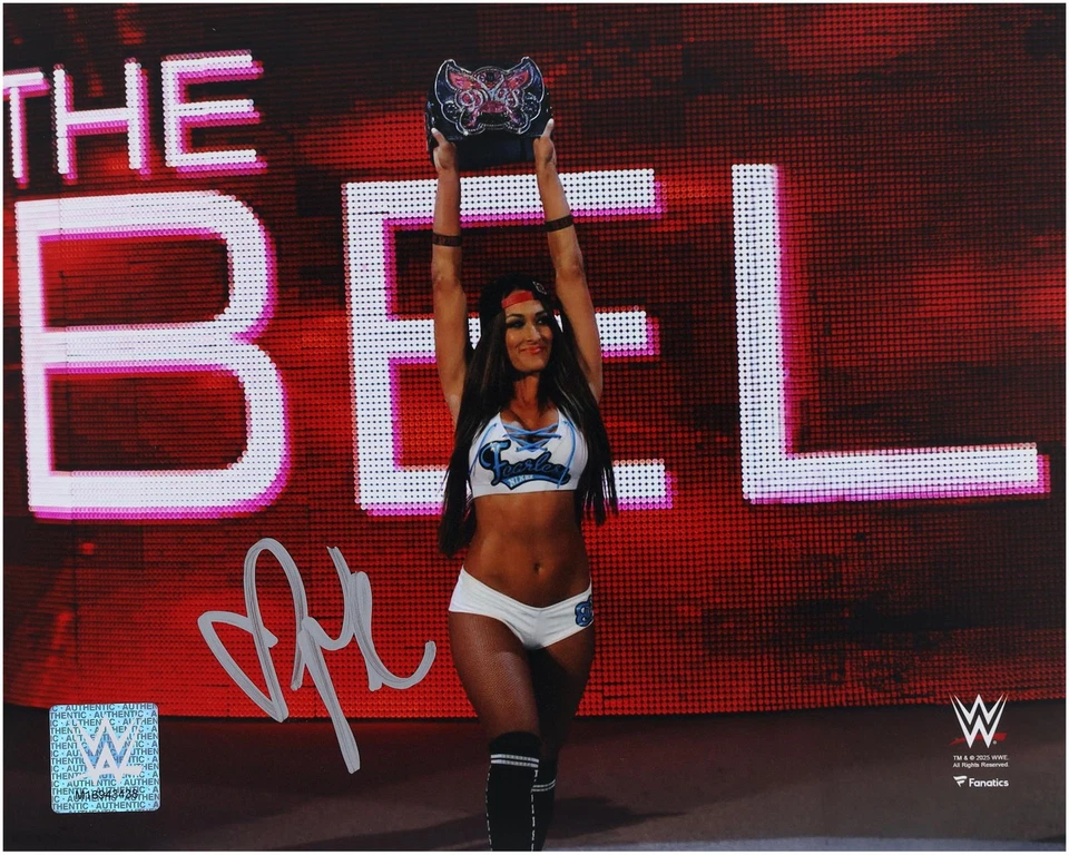 Fotografía de título de Nikki Bella WWE autografiada de 8" x 10" Raising Divas Foto 1 de 1