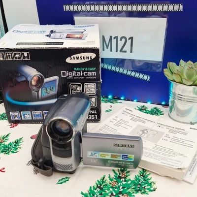 Samsung VP-D371W Handheld MiniDV Cassette Camcorder with DV Tape. (refB.N) - Image 1 of 4