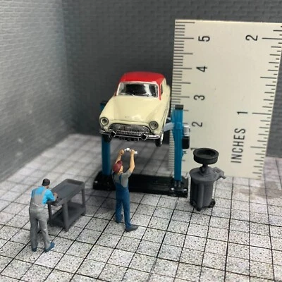 Diorama Garage Per Auto 1/87 Meccanici Cambio Olio Figurine - Immagine 1 di 4