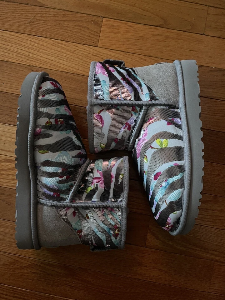 BOTAS MUJER 8 GRIS ADOQUÍN UGG CLÁSICAS MINI LENTEJUELAS FLOR TIGRE 1124951 NUEVAS SIN CAJA Foto 1 de 1