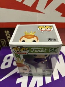 Funko Pop! Vinyl: Freddy Funko - Freddy Funko mit Fisch (rote Hose) - Smaragd... - Bild 1 von 8