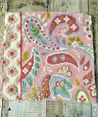 Tapestry cushion cover. Pretty paisley floral design - approx 35 x 35 cm - Image 1 of 3