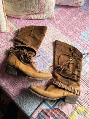 Bota de montar Corral para mujer Indie Spirit Rio Belle cuero marrón cremallera trasera TRASHED Foto 1 de 4