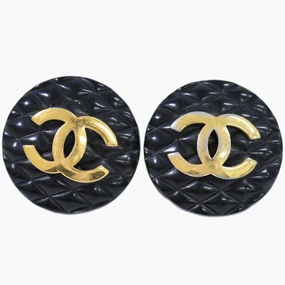 Pendientes redondos CHANEL CC Matelasse plástico chapado en oro clip negro Foto 1 de 4