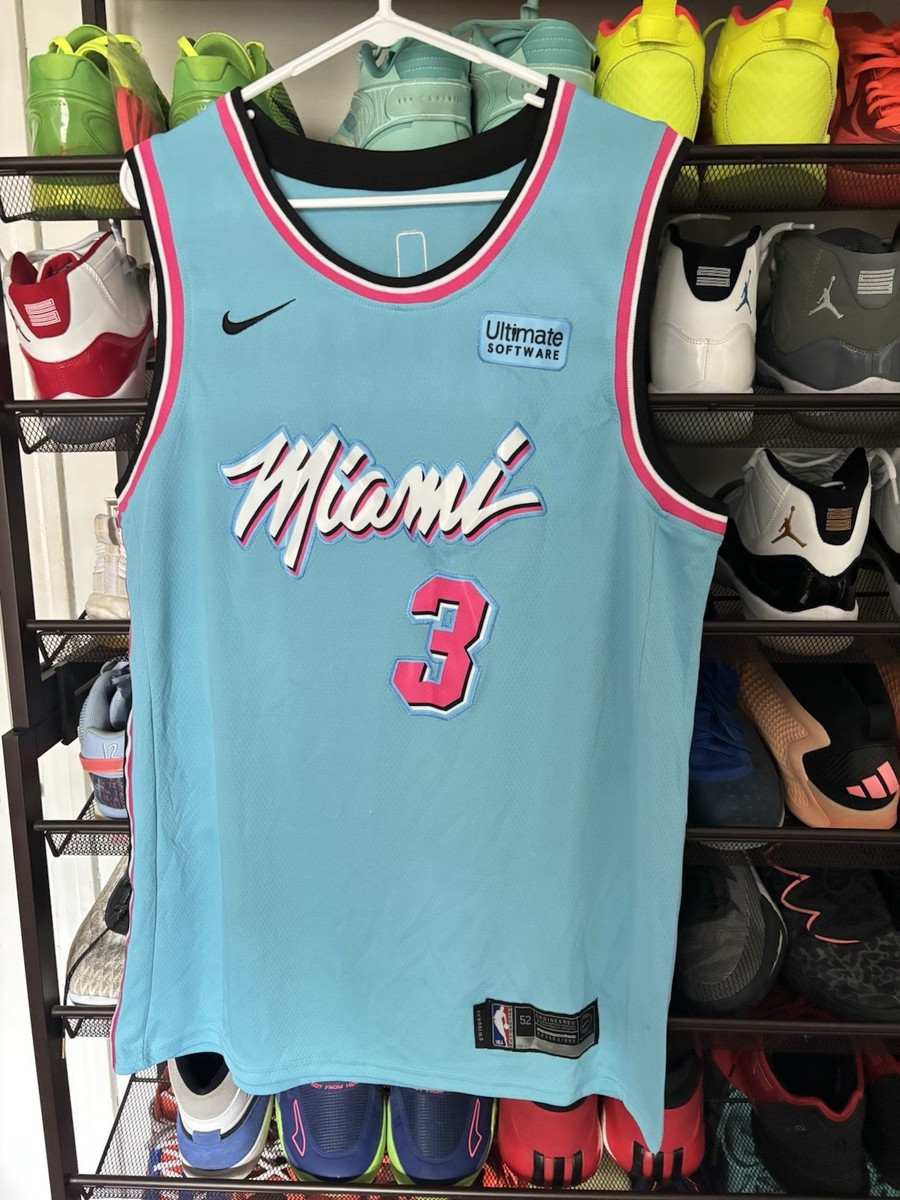 NIKE NBA Miami Heat マイアミヒート 長袖プルオーバー S57 NIKE NBA Miami Heat マイアミヒート 長袖プルオーバー S57