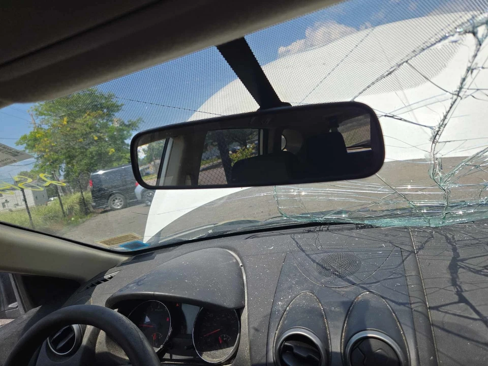 Espejo retrovisor interior delantero central usado se adapta a: Nissan Rogue 2011 centro delantero Foto 1 de 4