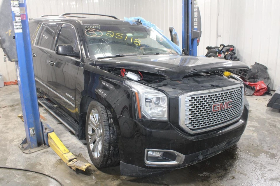 2017 GMC Yukon XL Right Passenger Fender Repainted Silver - Local Pickup Only Foto 1 de 4