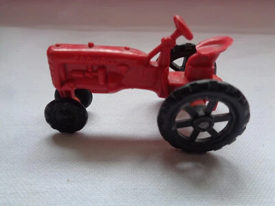 TRACTEUR AGRICOLE  FARMALL JOUEF PLASTIQUE ROUGE  HO  L : 5,3 CM - Photo 1/4