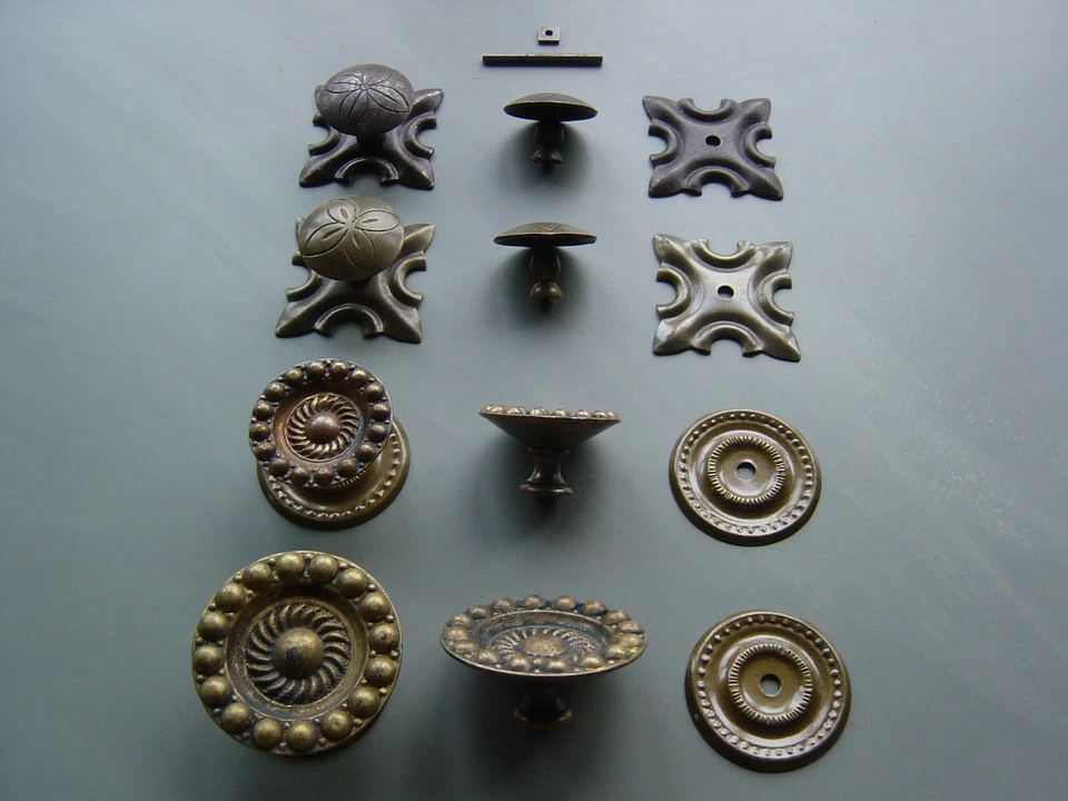 Große Möbelknöpfe mit Rosette alt patiniert  - Truhenknauf - Messing/ Eisen rost - Bild 1 von 1