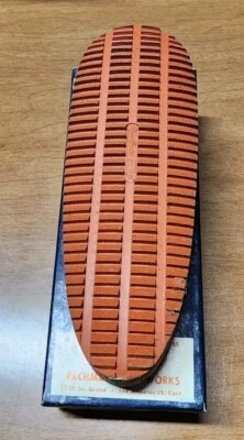 Pachmayr Pigeon Rubber Recoil Pad #751 Red Large 1" Thick  - Image 1 of 4