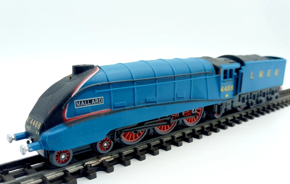 OO Gauge 1:76 Scale LNER Mallard Steam Locomotive Train Model Railway - Image 1 of 4
