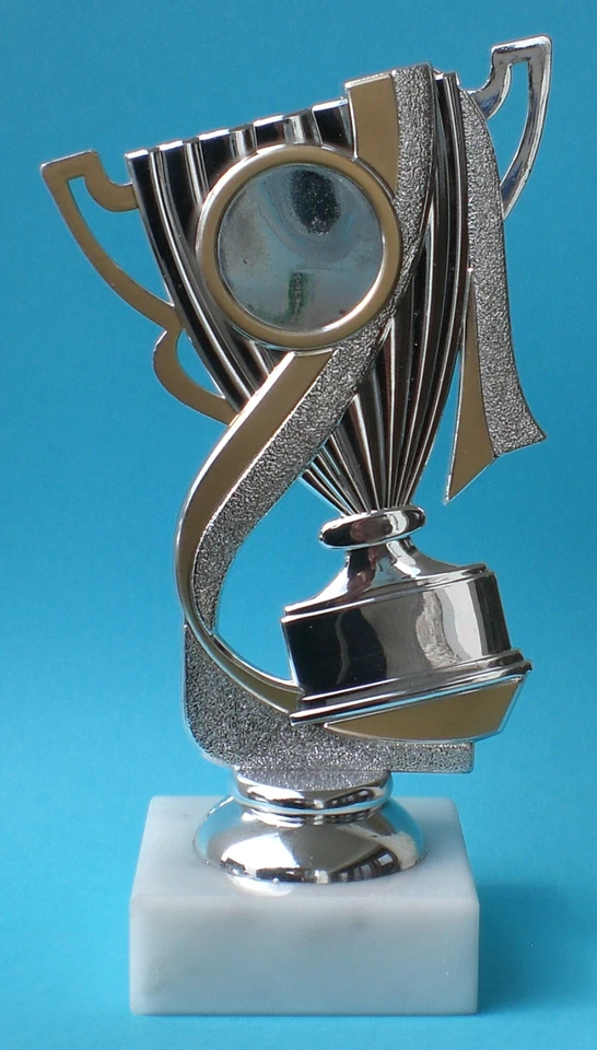 LÜCK POKALE 1x Pokal Pokale Aufsteller inkl. Gravauren und Emblemen