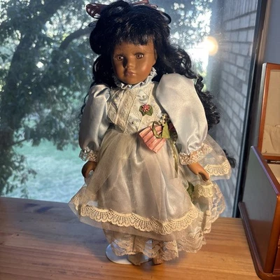 "Muñeca de porcelana afroamericana Seymour Mann Connoisseur Collection 16""" Foto 1 de 4
