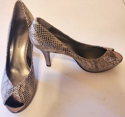 BOMBAS ANNE KLEIN CUERO PLATA Y BEIGE TALLA 7,5 MEDIANAS Foto 1 de 4