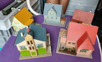 Konvolut Auf Dem Dorf Wohnhaus Feuerwehr H0 Pappe - Bild 1 von 4