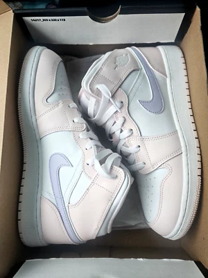 Air Jordan 1 mid (GS) / 7Y/ pink wash/violet frost white lavis rose/blanc/violet - Image 1 of 4
