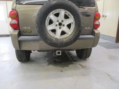 Used Rear Bumper Assembly Rear fits: 2002 Jeep Liberty smooth finish painted Rea Foto 1 de 4