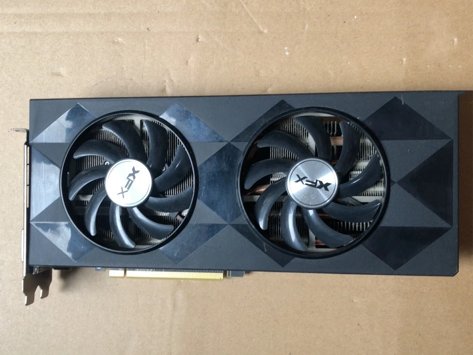 XFX ADM Radeon R9 390P 8GB GDDR5 2560SP Graphics Card Video Card - Image 1 of 4