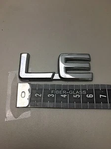 TOYOTA Camry Corolla Sienna LE Emblem Rear Trunk Liftgate Hatch Badge OEM - Afbeelding 1 van 4
