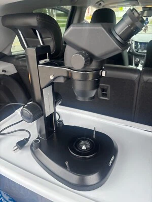 Microscopio estéreo Unitron Gem Mira LED giratoria Foto 1 de 4