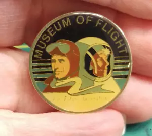 Pin de recuerdo museo de vuelo para generaciones futuras piloto y astronauta pinback - Imagen 1 de 5