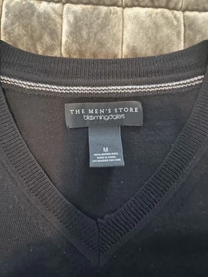 Suéter Pullover Negro Bloomingdale's 100% Lana Merino Cuello en V Talla Med Foto 1 de 4