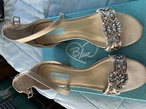 Women’s Size 10 Betsy Johnson Mel Champagne  - Picture 1 of 5