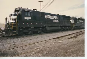 2F521 RP 1980 NORFOLK SOUTHERN RAILROAD LOCO #8007 - Imagen 1 de 1