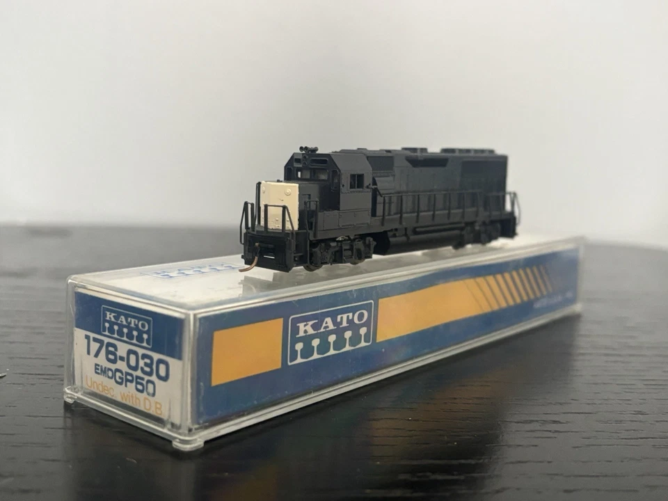 N Scale Kato GP50 - Image 1 of 4