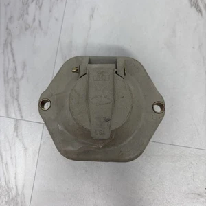 UNIVERSAL HEAVY DUTY 7-POLE ROUND PIN TRAILER WIRING SOCKET J560 - Picture 1 of 14