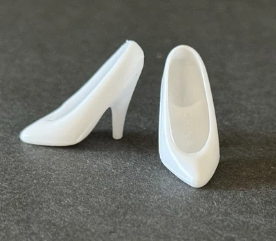 Zapatos Barbie Vintage Invierno Blanco Punta Cerrada Bombas Tacones Foto 1 de 4
