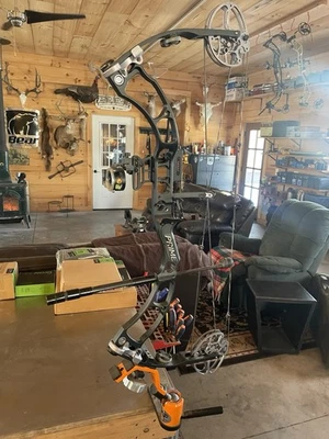 Prime Ion Compound Bow RH 50lb - Image 1 of 4