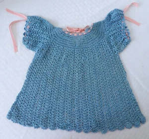 Vintage Mid Century MCM 50er Handarbeit blau Häkel Baby Kleid rosa Bänder NEU - Bild 1 von 8
