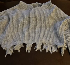 Grauer Damenpullover Größe Medium kurz mit Kapuze - Bild 1 von 4