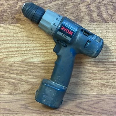 Mandril inalámbrico sin llave Ryobi HP62 negro/gris 300/500 RPM 350 W 6,0 V controlador/taladro Foto 1 de 4