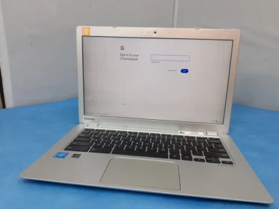 Lote de 4 Chromebook Toshiba 2 CB35-B3340 (16GB, Intel Celeron, 1.6GHz, 4GB) Foto 1 de 4