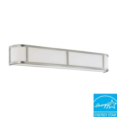 Aplique de pared NUVO 60-3804 de 4 luces en acabado de níquel cepillado con vidrio satinado blanco Foto 1 de 4