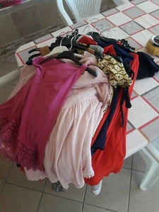 Lotto Stock 20 Pezzi Costumi Donna Ragazza maglie gonne scarpe abbigliamento - Foto 1 di 8