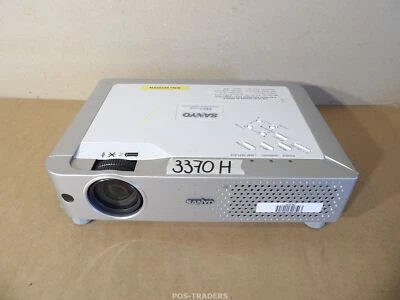 SANYO PLC-XU74 Projector Beamer XGA 3LCD 2500 Lumens - 3,370 HOURS - EXCL REMOTE - Bild 1 von 4