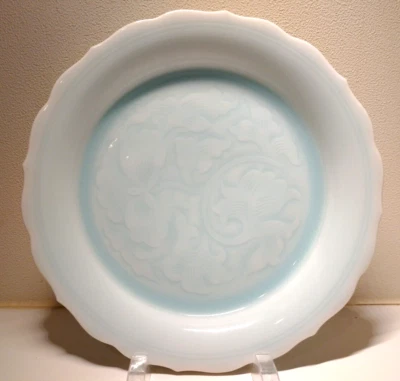 Japanese Kaiji Tsukamoto celadon porcelain plate by National Human Treasure - Image 1 of 4