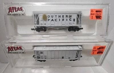 (2) Atlas N Scale GATX 2-Bay Airslide Hoppers SP 403014 and Santa Fe ATSF 310141 - Image 1 of 3