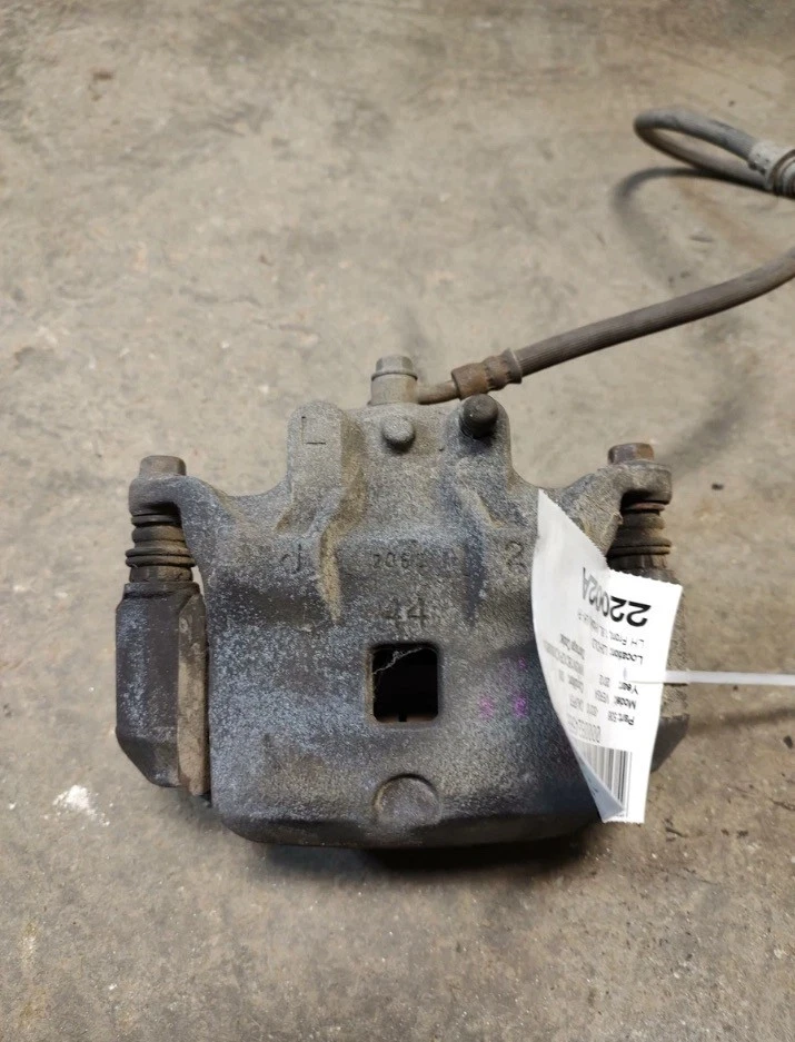 Pinza delantera izquierda Nissan Versa 2007-11 motor 1,8 con soporte OEM 410111FC0A Foto 1 de 1