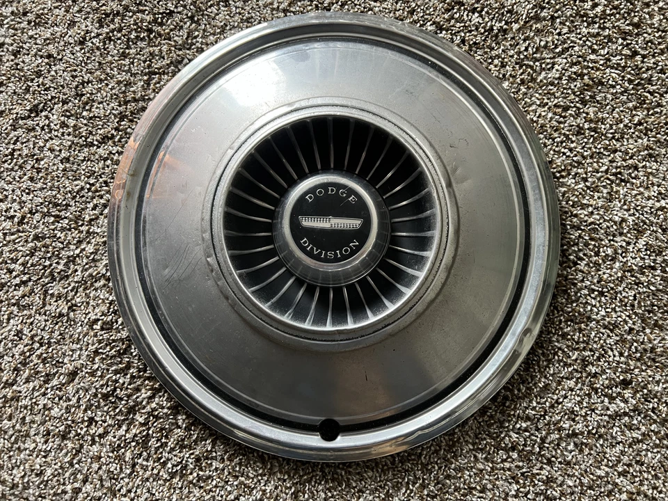 (1) Vintage OEM 1973-1977 Dodge Monaco Pickup 15" Hubcap Wheel Cover #0A 3580257 - Image 1 of 1