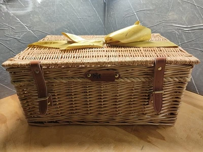 Regency Luxury Hampers Picnic Hamper Wicker Basket With Handles 52X36X24cm - Image 1 of 4