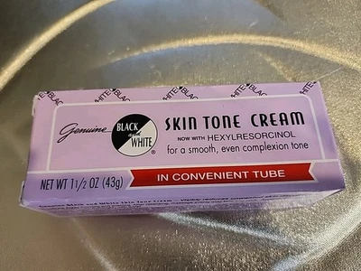 Crema genuina tono piel blanco y negro para una tez suave y uniforme 1,5 oz Foto 1 de 2