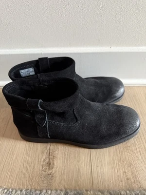 Botines UGG de gamuza negros para mujer Foto 1 de 4