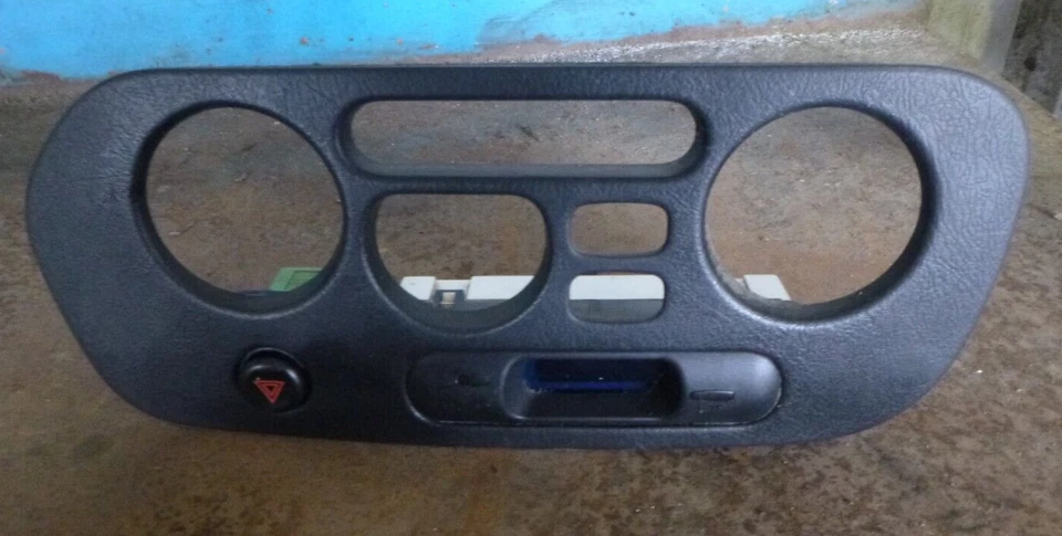 Mitsubishi Lancer CE 6/96-03 sedán y cupé control de calefacción moldura envolvente Foto 1 de 2