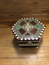 Holzspieldose mit Einlegearbeiten