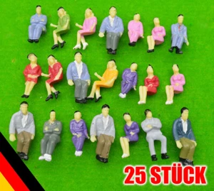 25 Stück bemalte Figuren sitzende Reisende Set (Spur 0) Modellbau 1:45 bzw. 1:50 - Picture 1 of 3